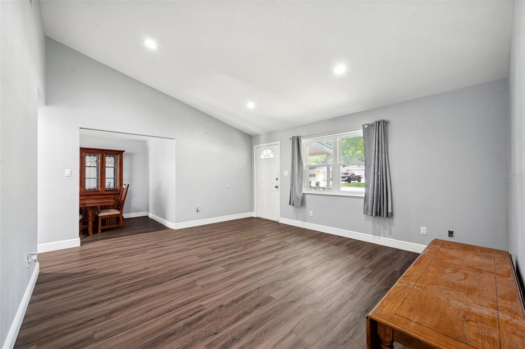 Active With Contract: $300,000 (4 beds, 2 baths, 1686 Square Feet)