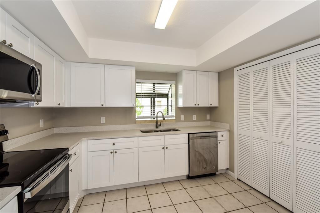 For Rent: $2,785 (3 beds, 2 baths, 1737 Square Feet)