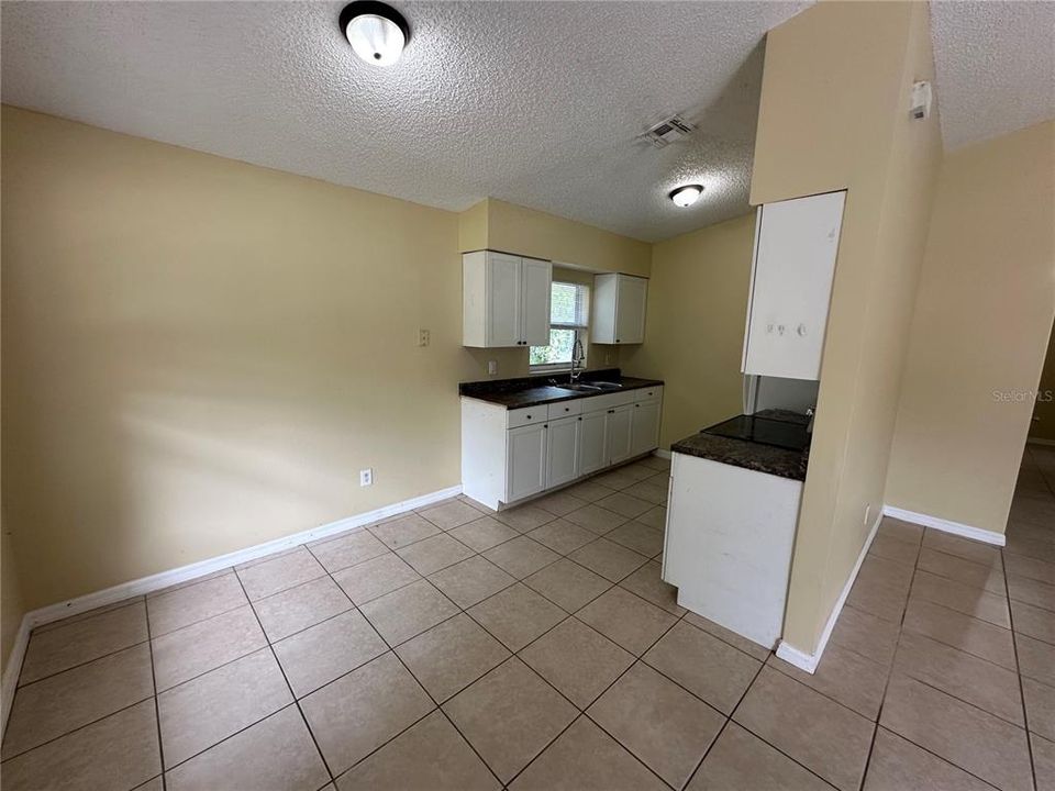 For Rent: $1,800 (3 beds, 2 baths, 1084 Square Feet)