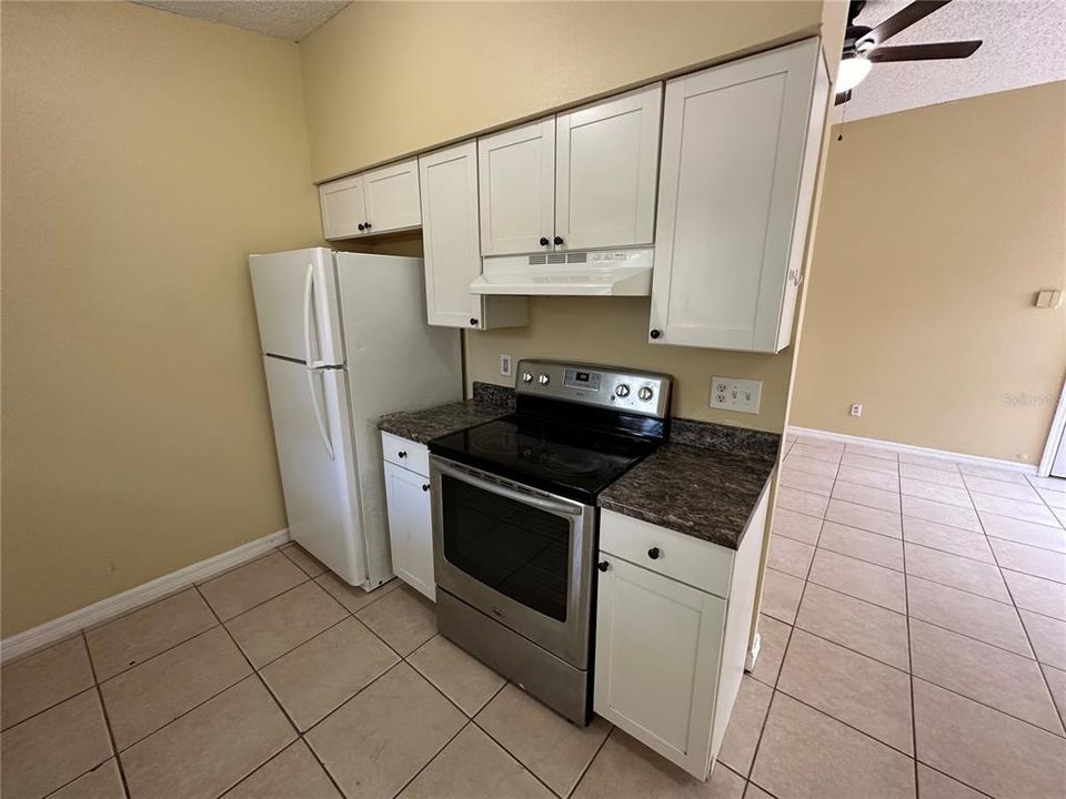 For Rent: $1,800 (3 beds, 2 baths, 1084 Square Feet)