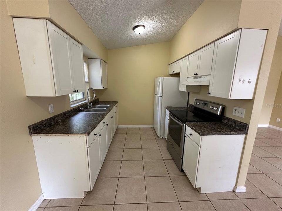 For Rent: $1,800 (3 beds, 2 baths, 1084 Square Feet)