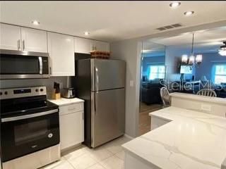 For Rent: $2,150 (2 beds, 2 baths, 970 Square Feet)