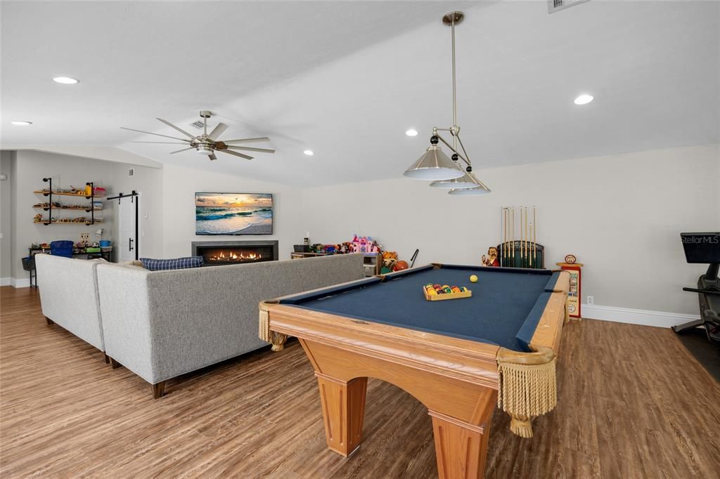 Laundry Room with additional Fridge