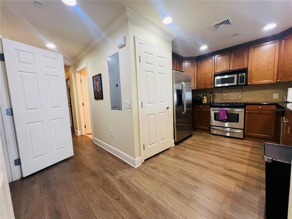 For Rent: $2,499 (3 beds, 3 baths, 1590 Square Feet)
