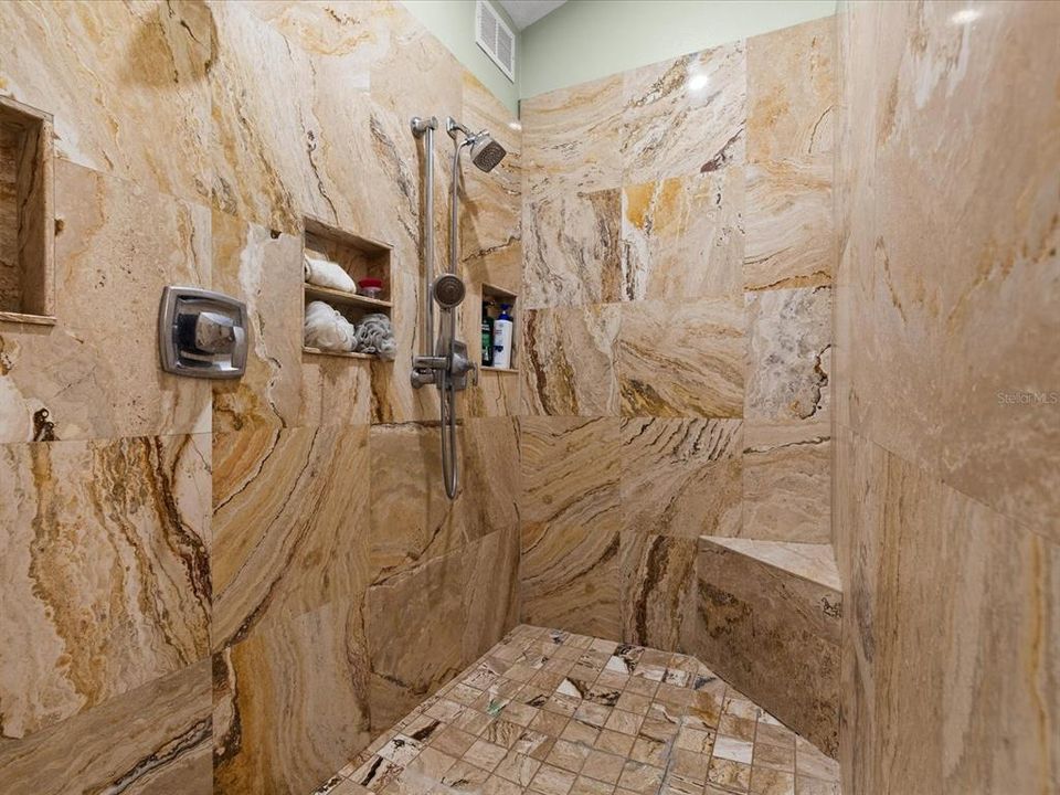 待售: $1,150,000 (7 贝兹, 5 浴室, 3600 平方英尺)