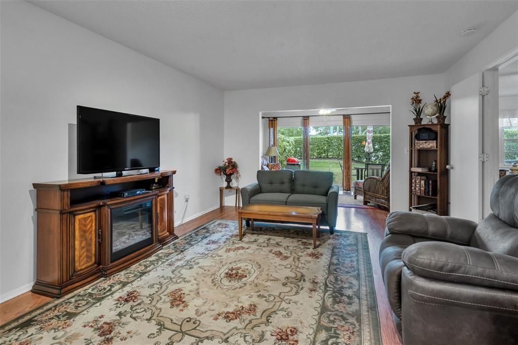 For Sale: $265,000 (2 beds, 2 baths, 1230 Square Feet)