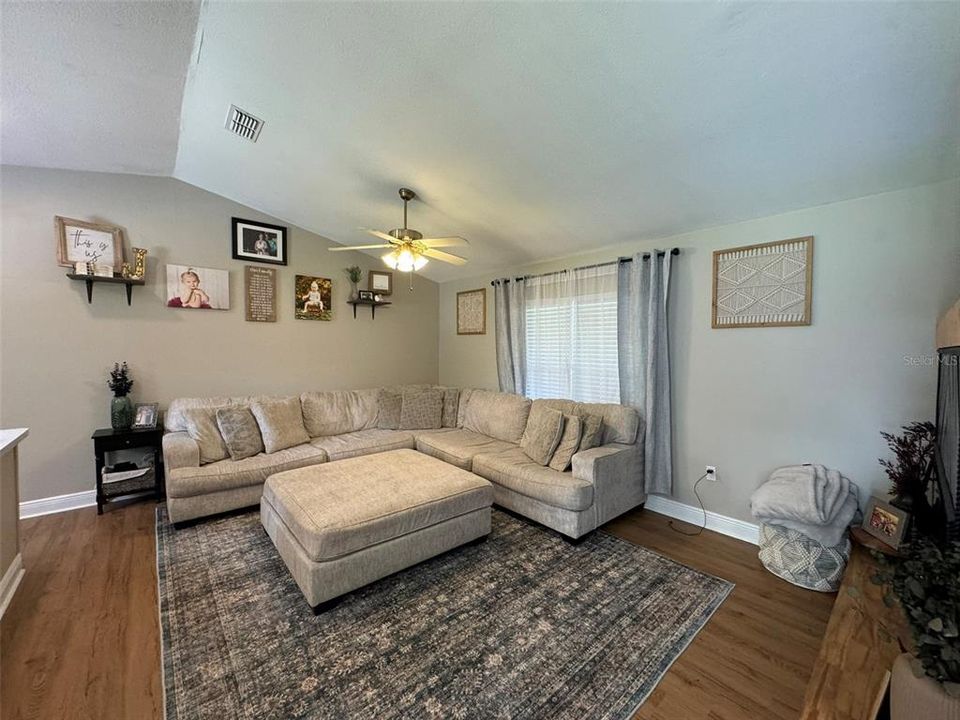 For Sale: $289,900 (3 beds, 2 baths, 1611 Square Feet)