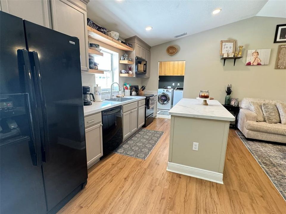 For Sale: $289,900 (3 beds, 2 baths, 1611 Square Feet)