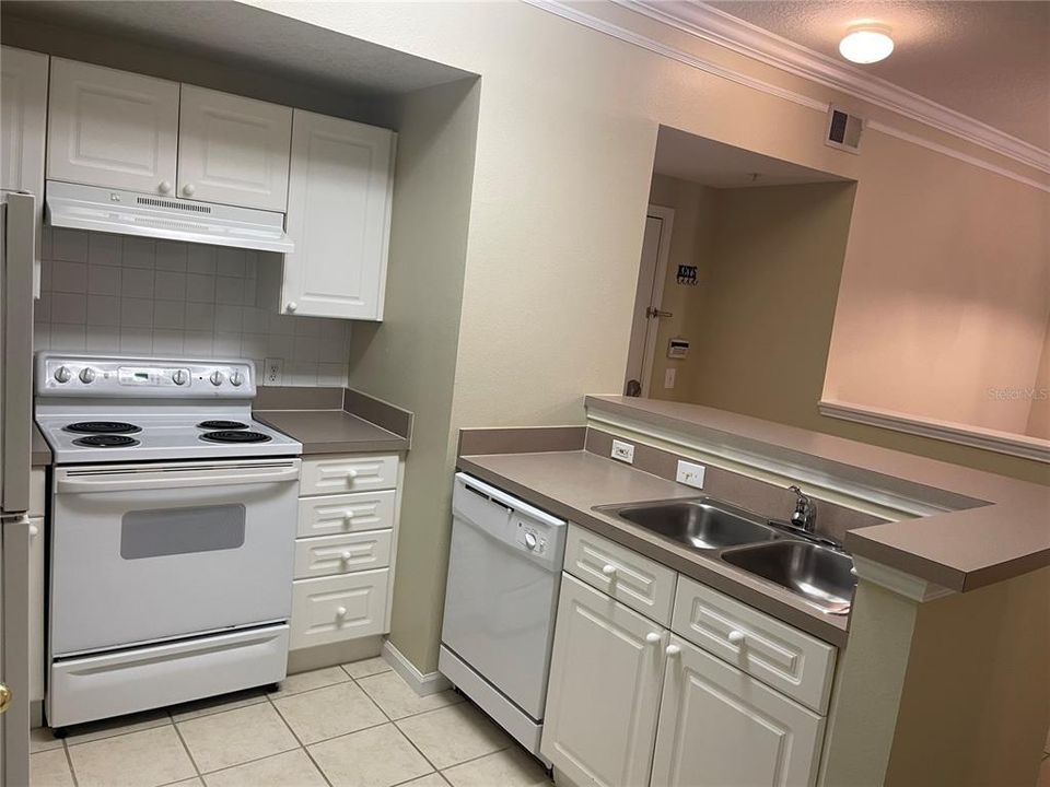 For Sale: $324,900 (2 beds, 1 baths, 1066 Square Feet)