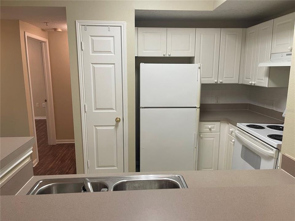 For Sale: $324,900 (2 beds, 1 baths, 1066 Square Feet)