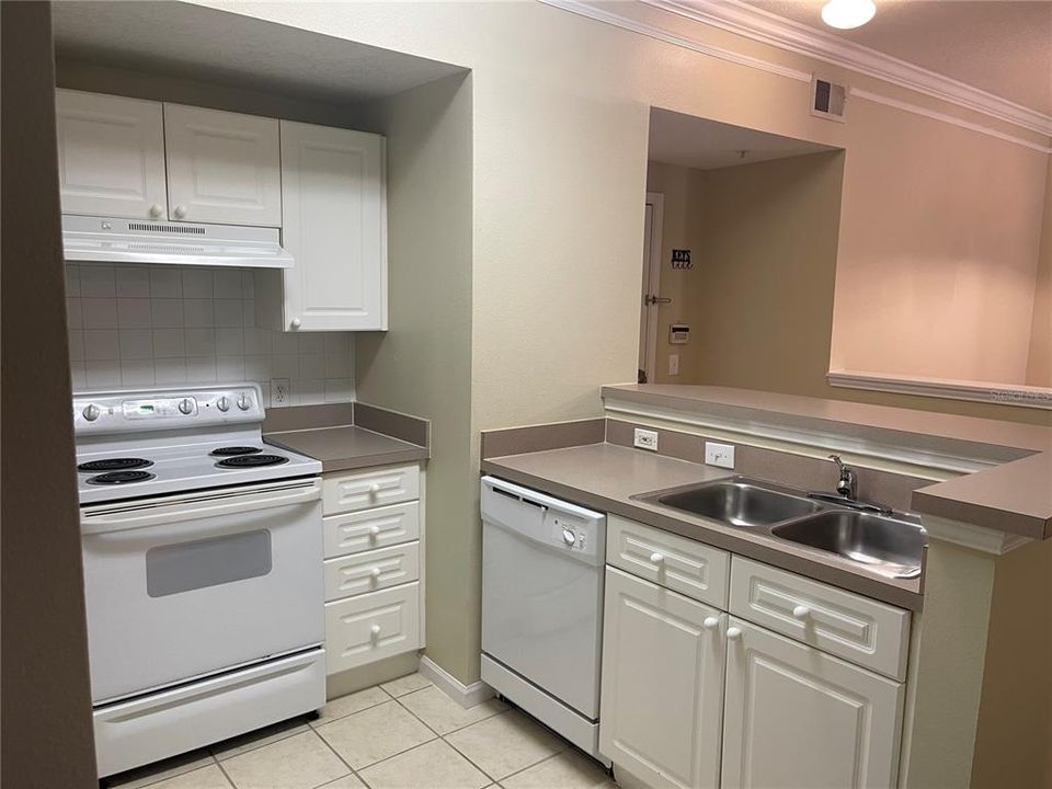 For Sale: $324,900 (2 beds, 1 baths, 1066 Square Feet)