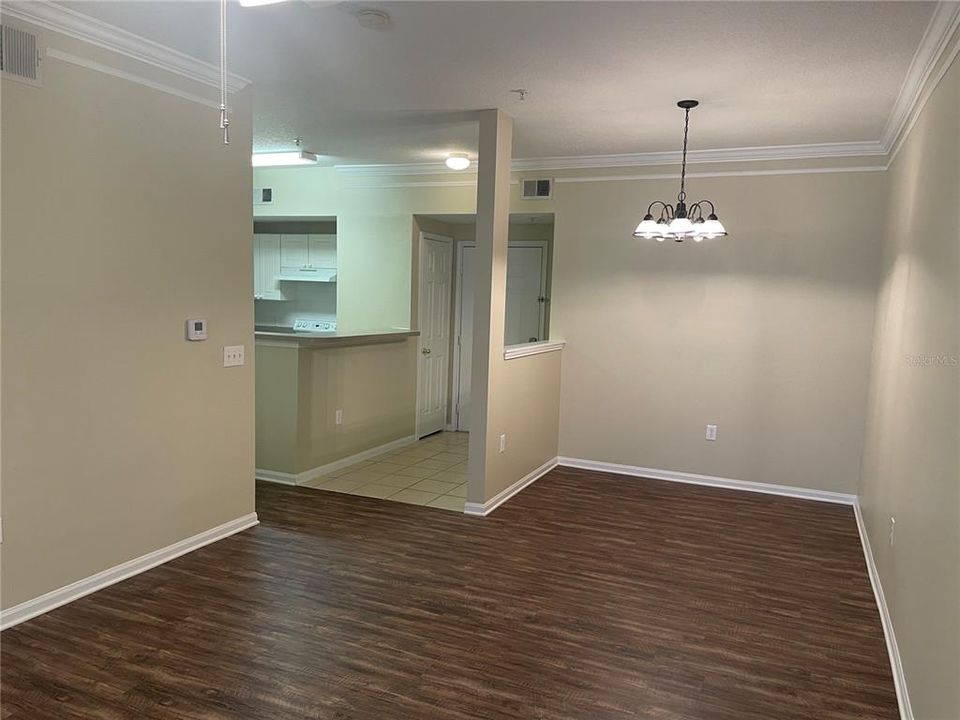 For Sale: $324,900 (2 beds, 1 baths, 1066 Square Feet)