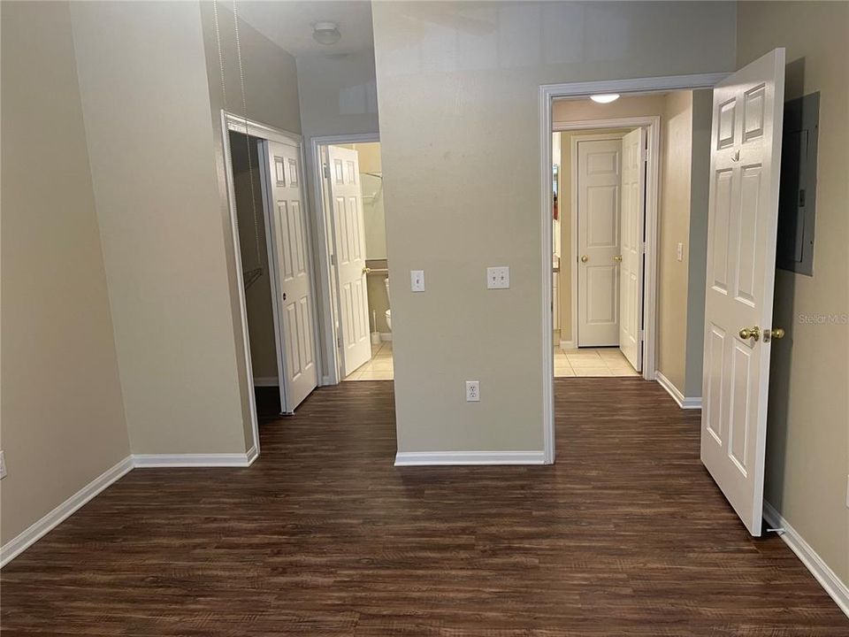 For Sale: $324,900 (2 beds, 1 baths, 1066 Square Feet)