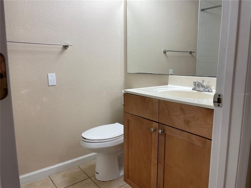 Ensuite bath with walk in closet & linen