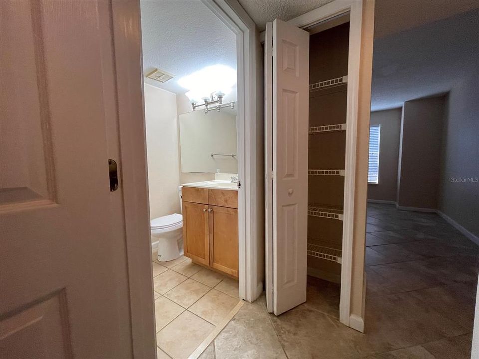 Ensuite bath with walk in closet & linen