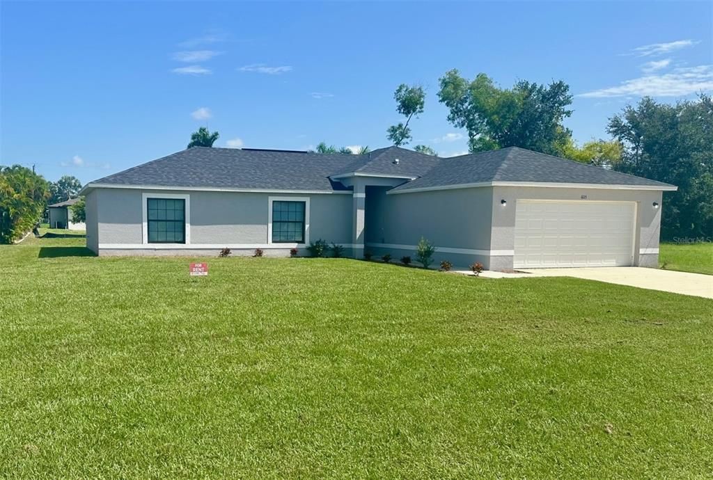 605 SE 2nd St, Cape Coral, FL 33990 - Front lawn and Garage