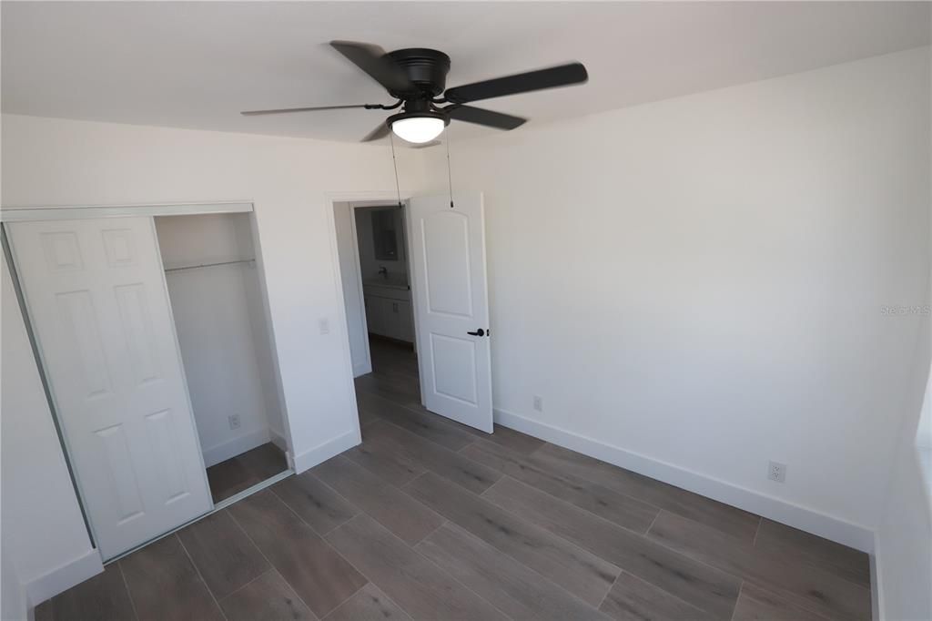 For Sale: $359,000 (2 beds, 1 baths, 924 Square Feet)