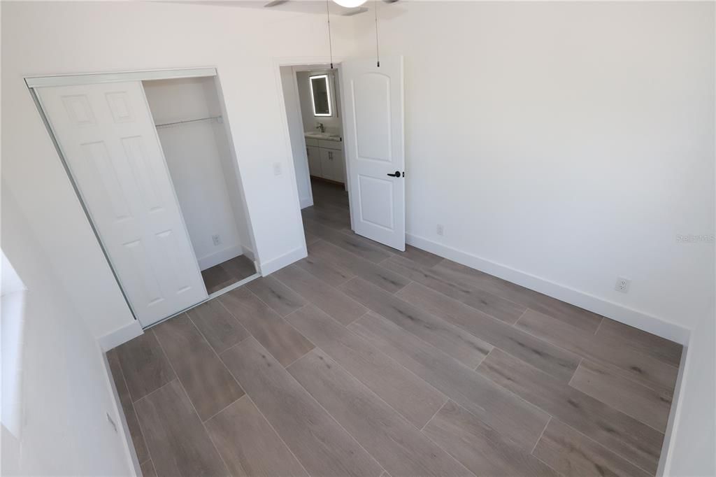 For Sale: $359,000 (2 beds, 1 baths, 924 Square Feet)