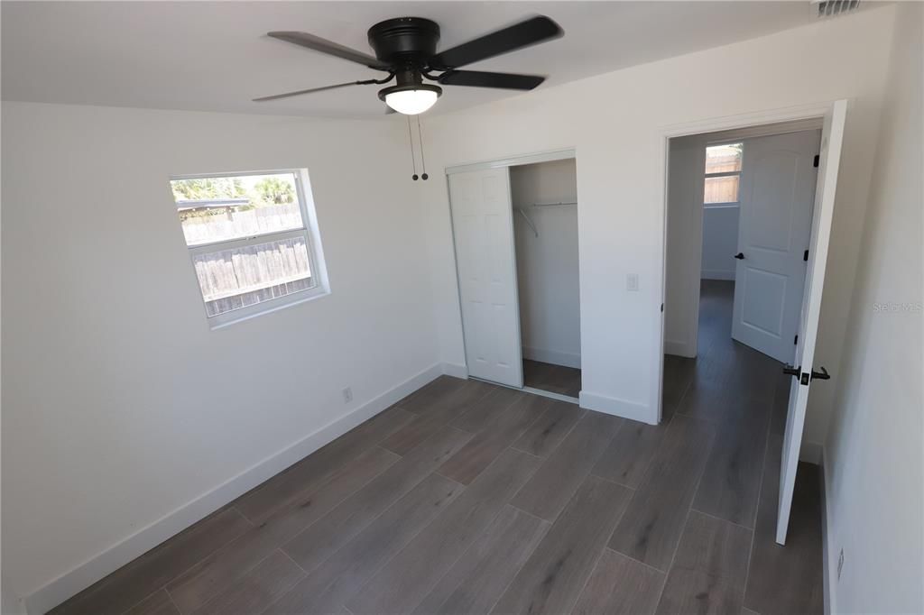 For Sale: $359,000 (2 beds, 1 baths, 924 Square Feet)