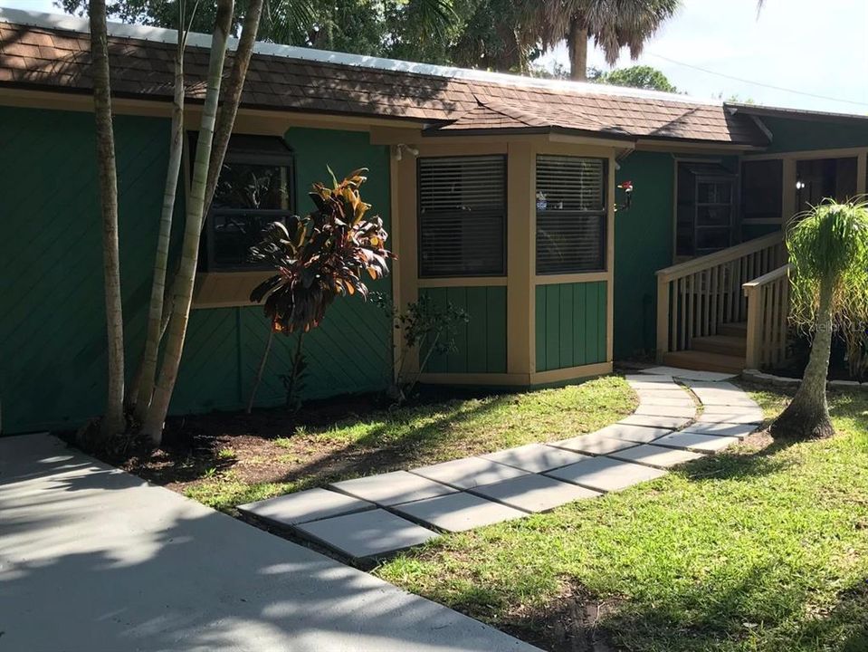 For Sale: $229,000 (2 beds, 2 baths, 868 Square Feet)