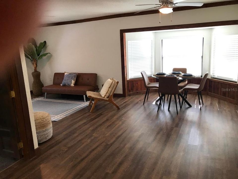 For Sale: $229,000 (2 beds, 2 baths, 868 Square Feet)