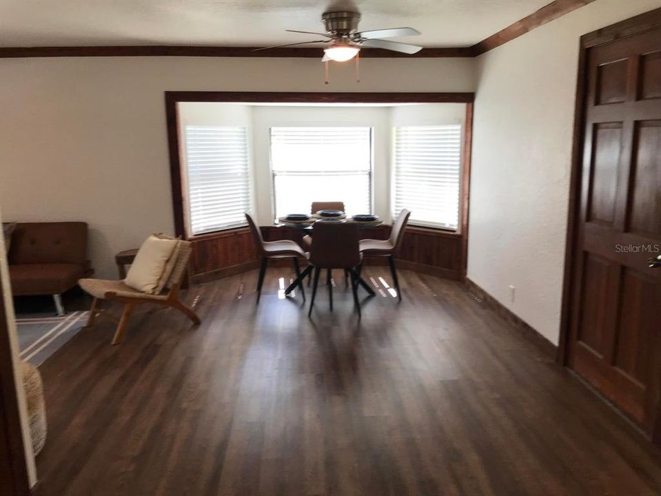 For Sale: $249,000 (2 beds, 2 baths, 868 Square Feet)