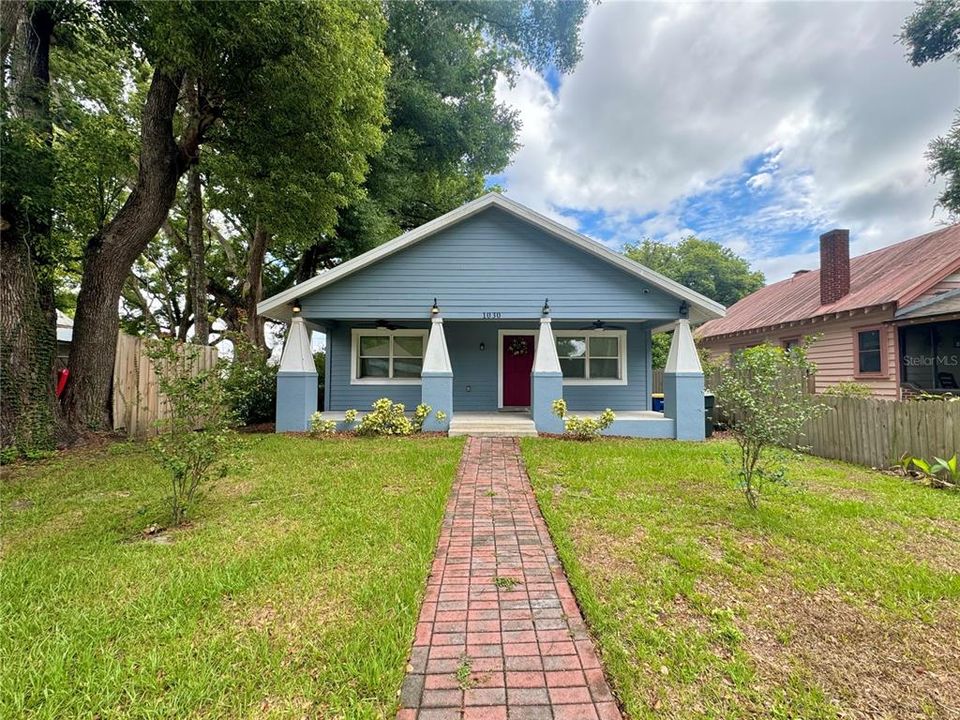 Recently Rented: $1,800 (3 beds, 2 baths, 1462 Square Feet)