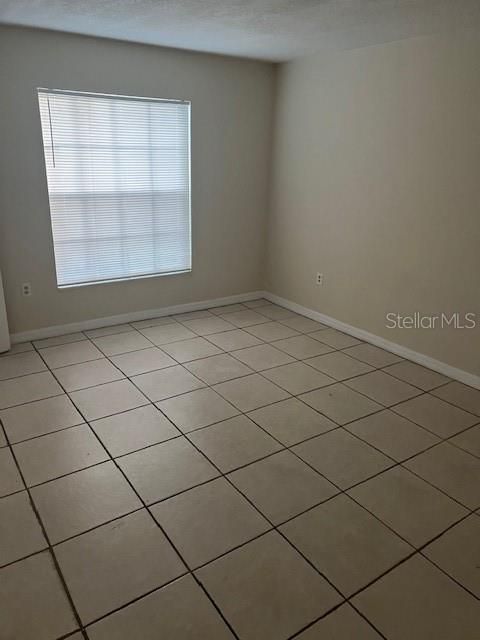 For Rent: $1,295 (1 beds, 1 baths, 835 Square Feet)