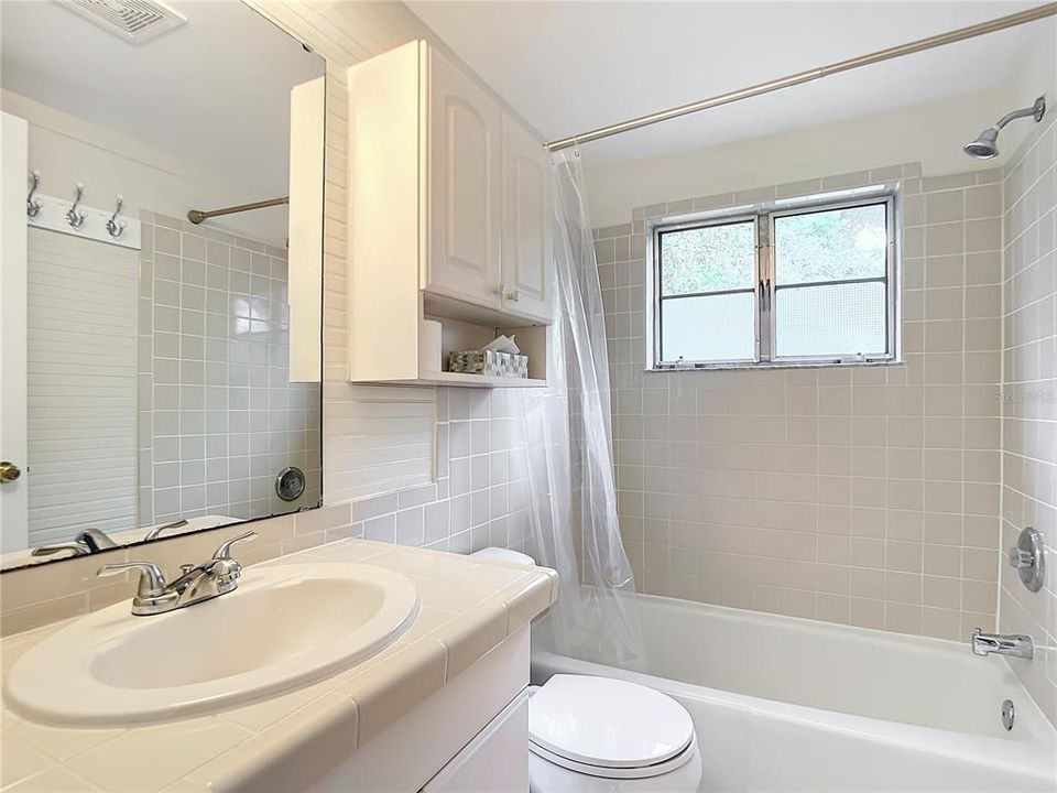 For Sale: $250,000 (2 beds, 1 baths, 545 Square Feet)