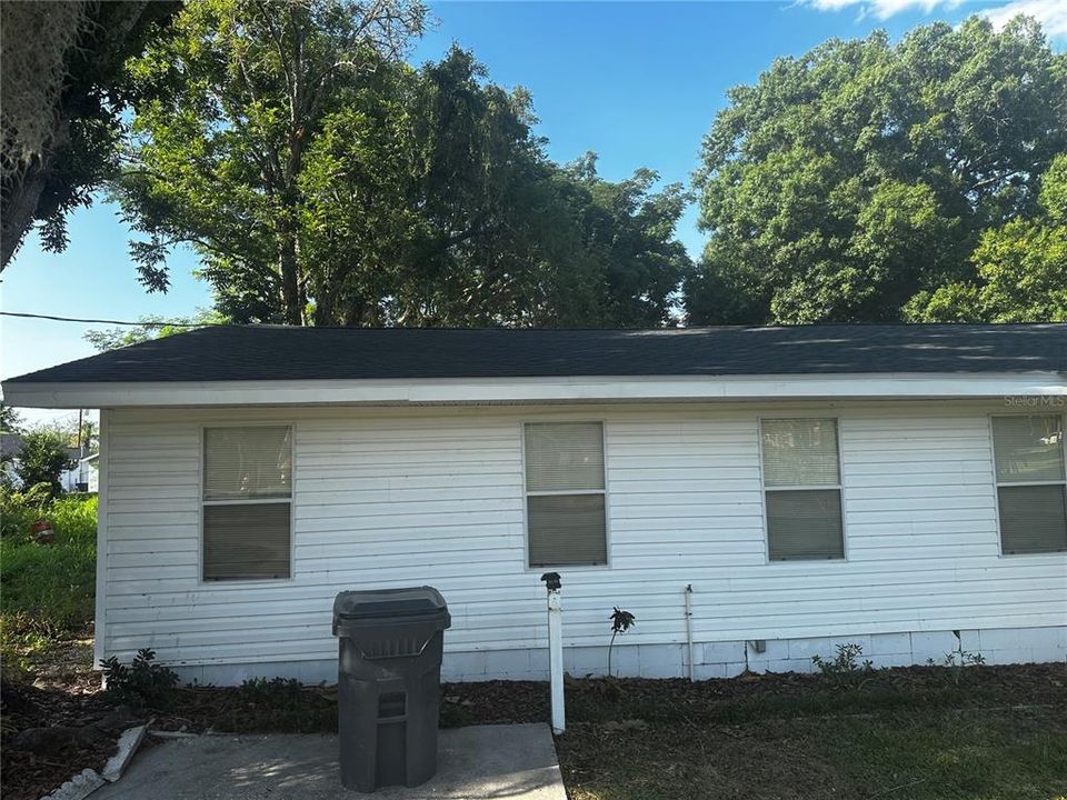 Active With Contract: $159,900 (3 beds, 1 baths, 1710 Square Feet)
