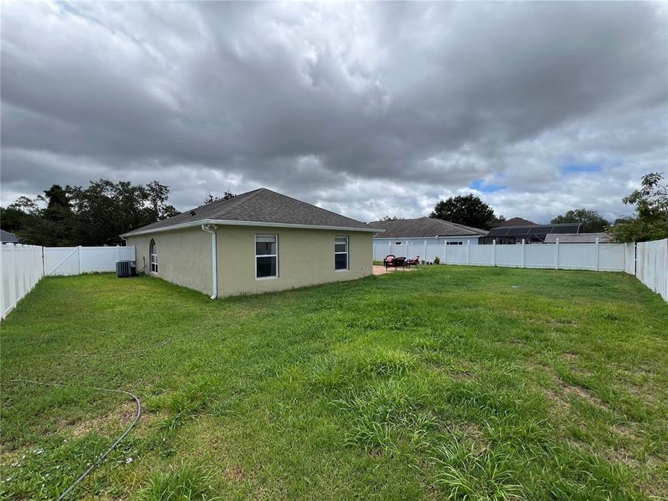 For Sale: $410,000 (4 beds, 2 baths, 1972 Square Feet)