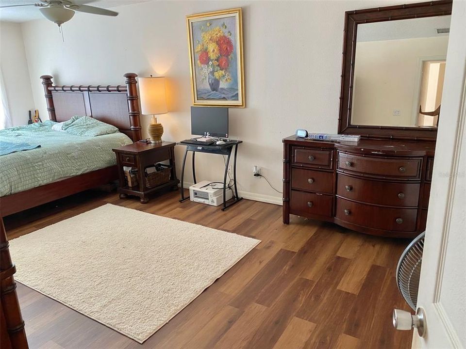 Vendido Recientemente: $419,900 (4 camas, 2 baños, 2189 Pies cuadrados)