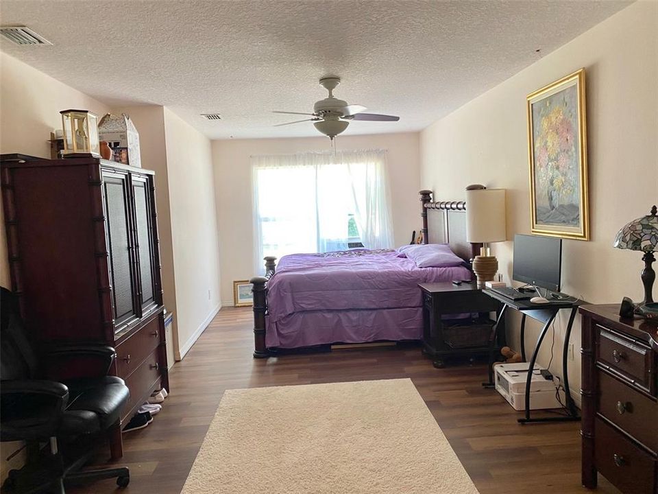 Vendido Recientemente: $419,900 (4 camas, 2 baños, 2189 Pies cuadrados)