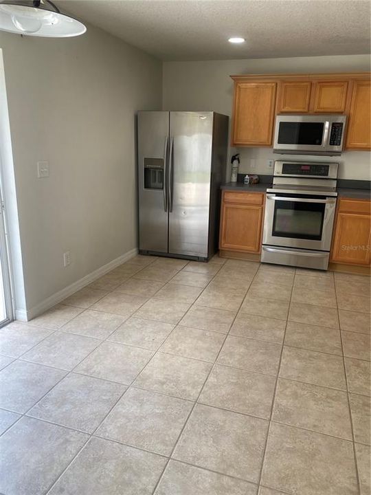 For Rent: $2,095 (3 beds, 2 baths, 1678 Square Feet)