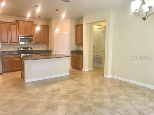 For Rent: $2,850 (4 beds, 3 baths, 2024 Square Feet)