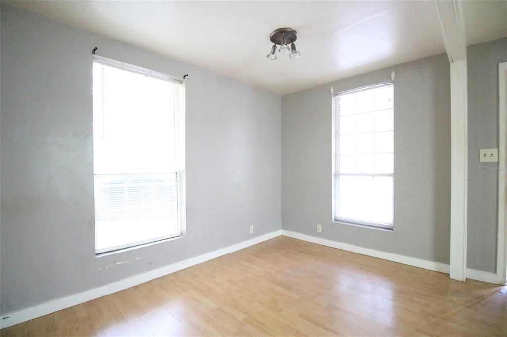 For Rent: $1,000 (0 beds, 1 baths, 372 Square Feet)