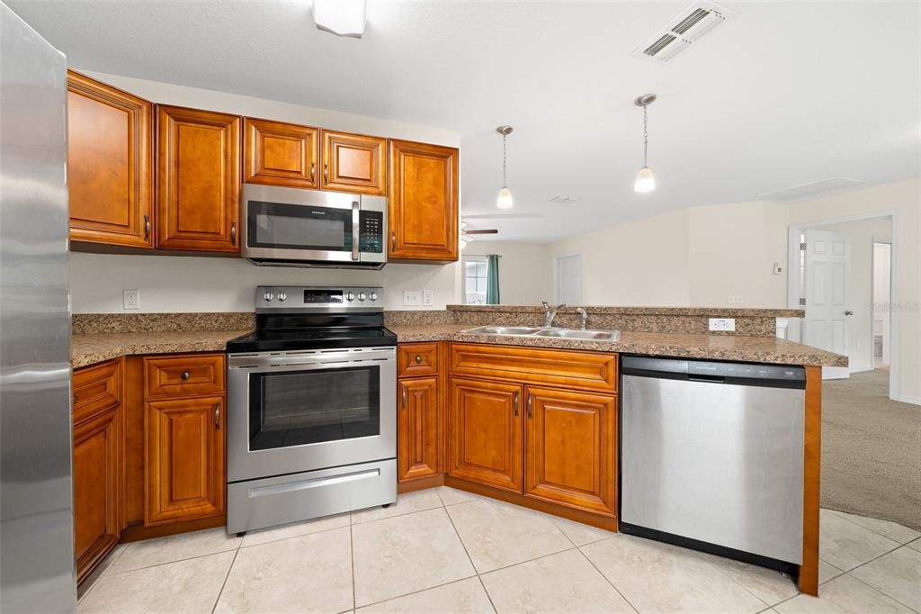 Active With Contract: $254,900 (3 beds, 2 baths, 1330 Square Feet)