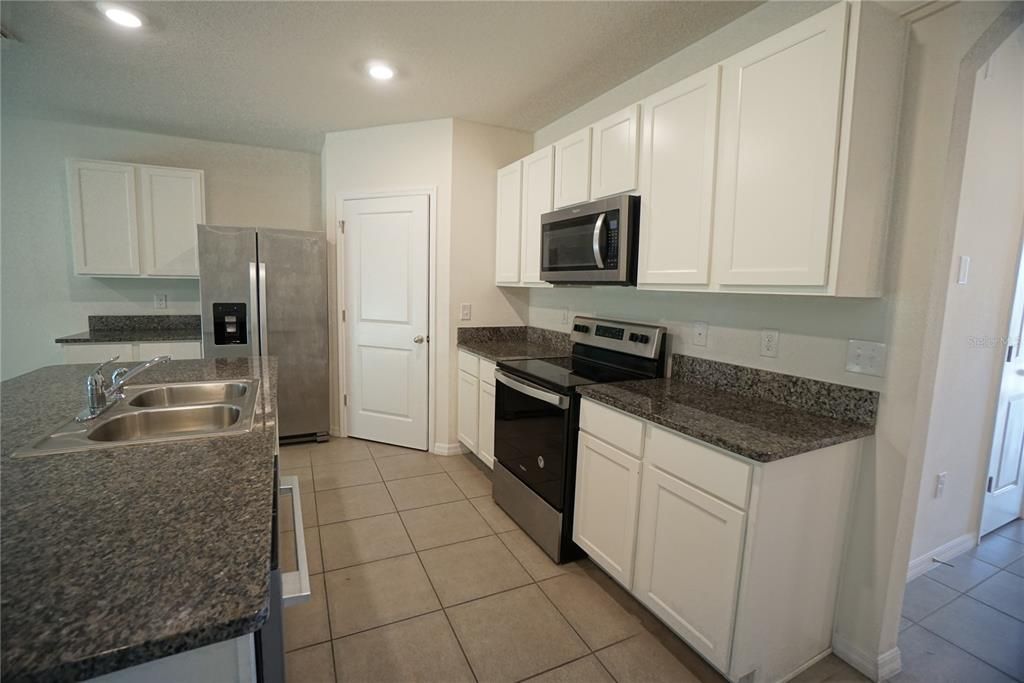 For Rent: $2,350 (4 beds, 2 baths, 1846 Square Feet)