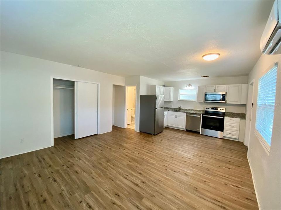 For Rent: $1,595 (1 beds, 1 baths, 900 Square Feet)