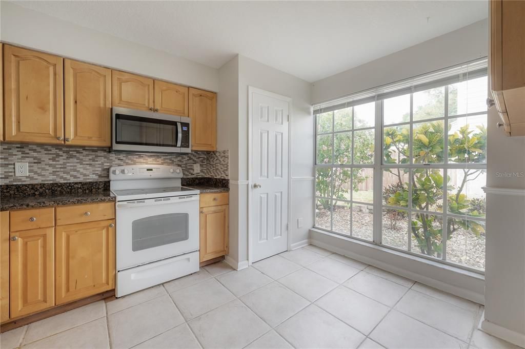 For Sale: $254,900 (2 beds, 2 baths, 1261 Square Feet)