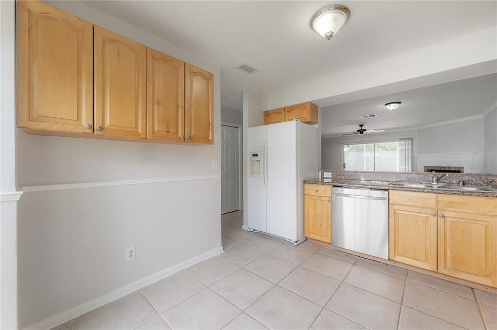 For Sale: $249,000 (2 beds, 2 baths, 1261 Square Feet)