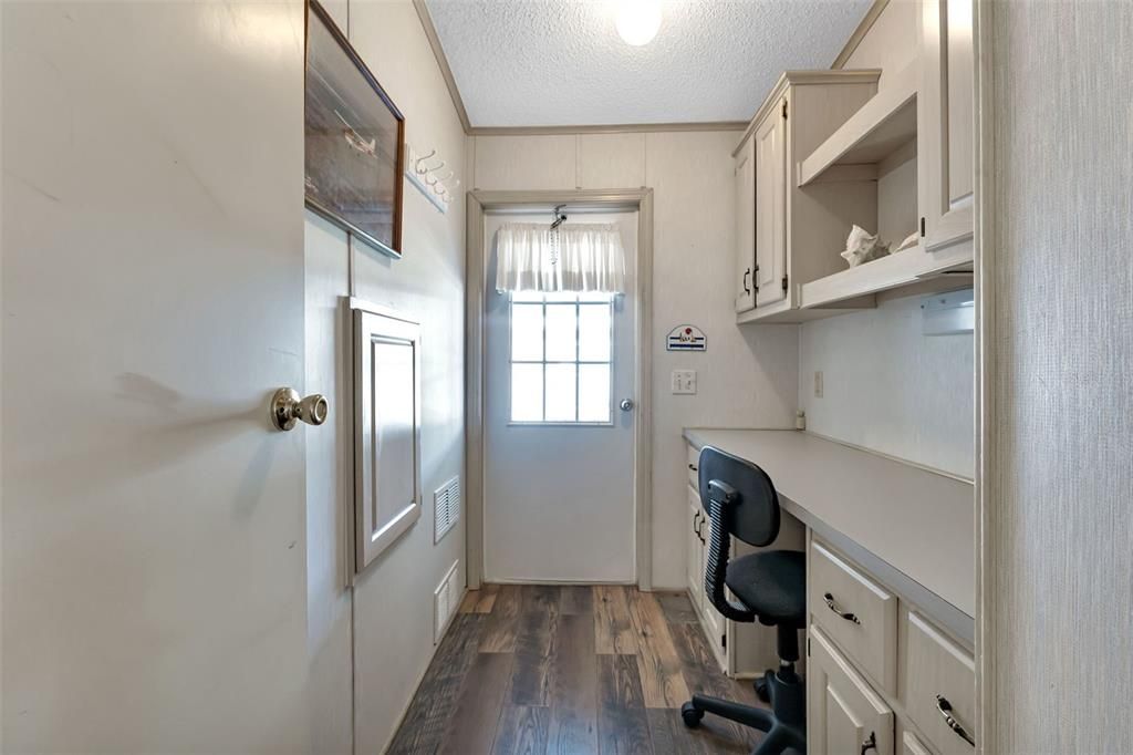 For Sale: $187,000 (2 beds, 2 baths, 1137 Square Feet)