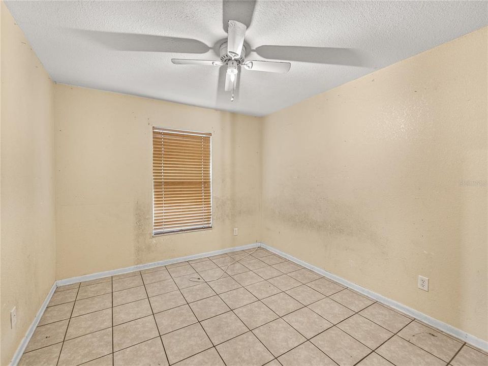 For Sale: $199,900 (3 beds, 2 baths, 1401 Square Feet)