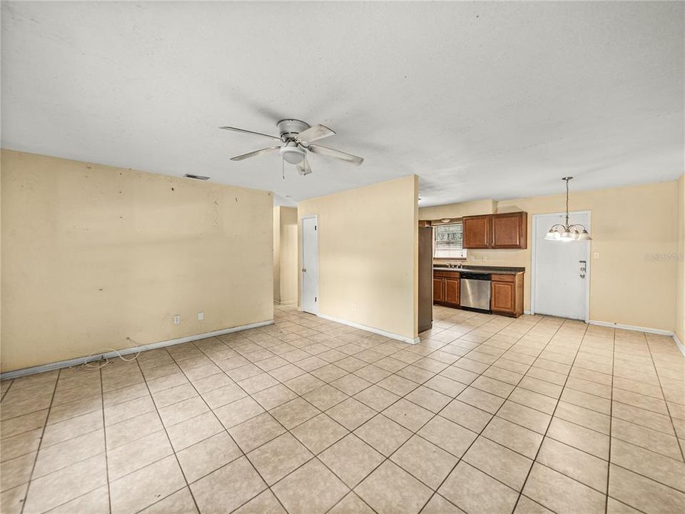 For Sale: $199,900 (3 beds, 2 baths, 1401 Square Feet)