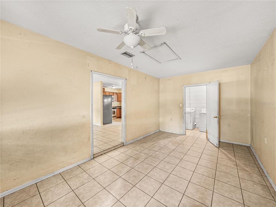 For Sale: $199,900 (3 beds, 2 baths, 1401 Square Feet)