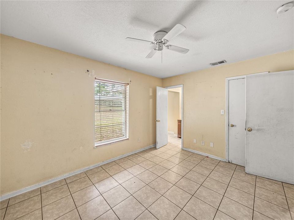 For Sale: $199,900 (3 beds, 2 baths, 1401 Square Feet)