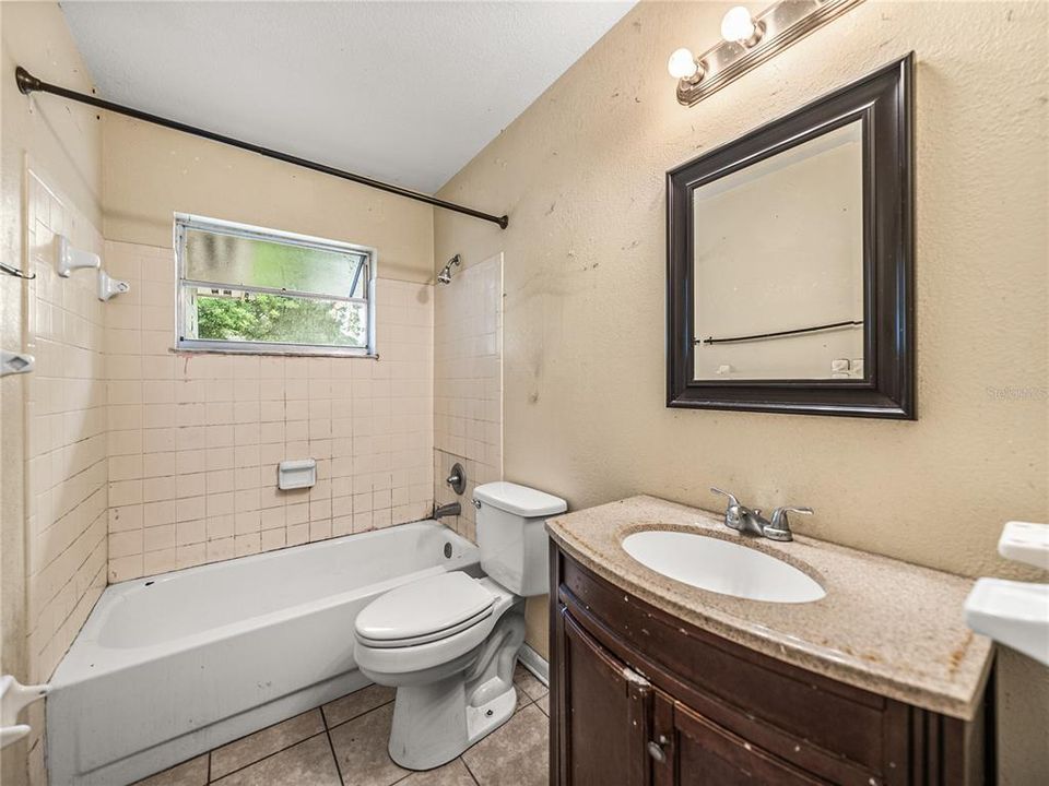 For Sale: $199,900 (3 beds, 2 baths, 1401 Square Feet)