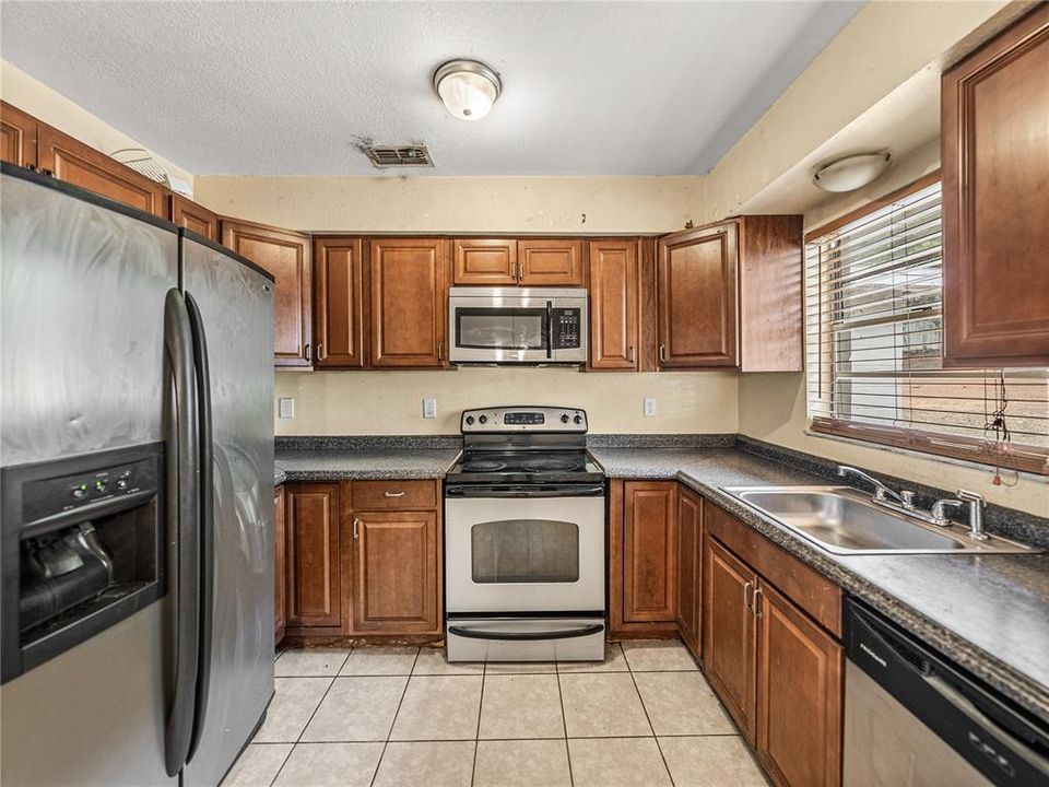 For Sale: $199,900 (3 beds, 2 baths, 1401 Square Feet)