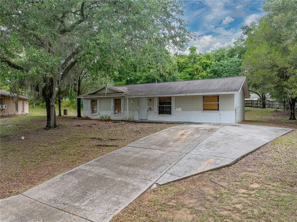 For Sale: $199,900 (3 beds, 2 baths, 1401 Square Feet)