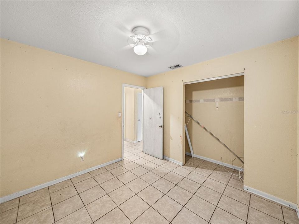 For Sale: $199,900 (3 beds, 2 baths, 1401 Square Feet)